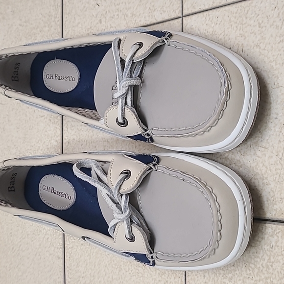 Shoes - Picture 1 of 3
